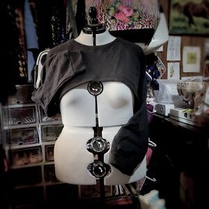 Eloquii black crop sweatshirt bolero shrug plus size. 26/28W NWT